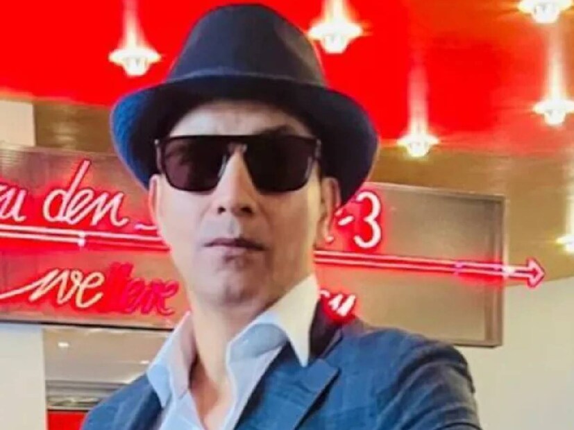 অনেক ছবিতে ছোট চরিত্রে অভিনয় করার পর ২০১১ সালে তিনি কঙ্গনা রানাউত এবং আর মাধবনের 'তনু ওয়েডস মনু' ছবিতে কাজ করেছেন । এখান থেকেই তার ভাগ্যের দরজা খুলে যায়। এই ছবিতে তাঁর অভিনীত চরিত্রের কথা মনে পড়ে মানুষ এখনও হাসে। সুপারহিট এই ছবি তাকে রাতারাতি তারকা বানিয়ে দেয়।