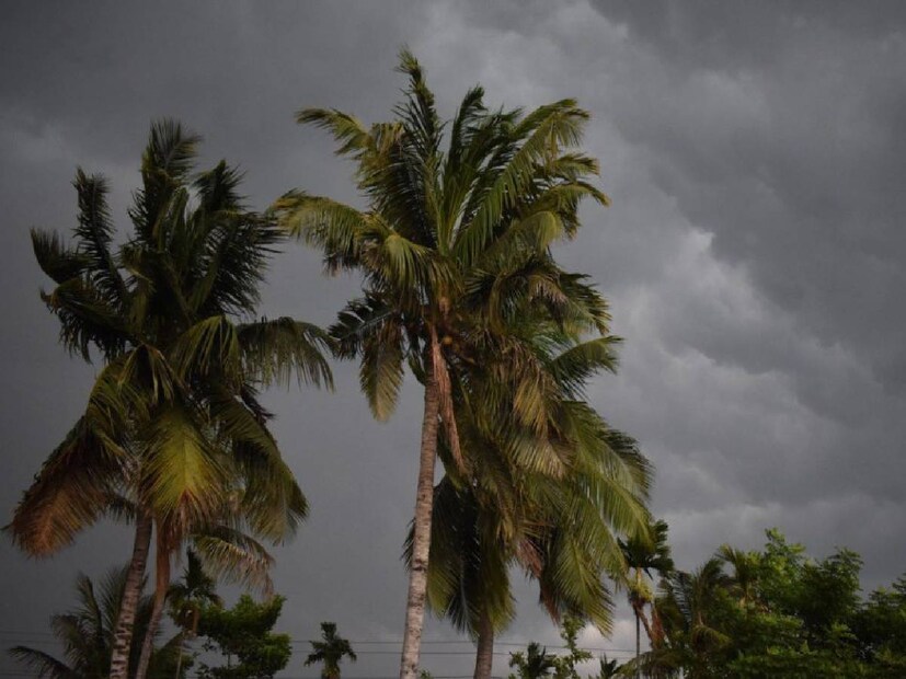 বৃষ্টি হওয়ার ফলে অত্যধিক গরম থেকে কিছুটা রেহাই মিলবে। আলিপুর আবহাওয়া দফতরের তরফে জানানো হয়েছে, আগামী ২৪ ঘণ্টায় দিনের তাপমাত্রার তেমন হেরফের হবে না। পরবর্তী চারদিনে পশ্চিমবঙ্গের বিভিন্ন জেলার তাপমাত্রা দুই থেকে তিন ডিগ্রি সেলসিয়াস কমে যাবে। অর্থাৎ কিছুটা গরম কমবে। 