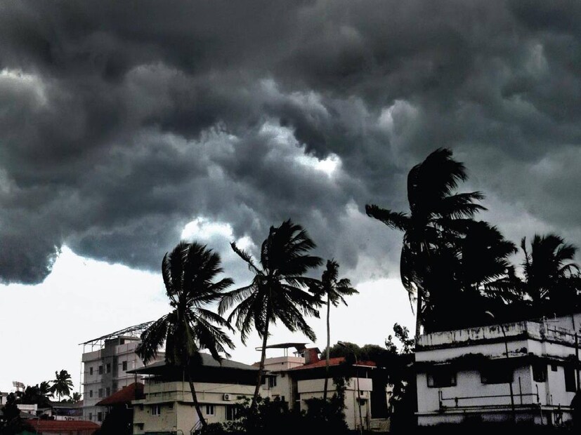 মঙ্গলবার এবং বুধবারও দক্ষিণবঙ্গের সব জেলায় বজ্রবিদ্যুৎ-সহ হালকা থেকে মাঝারি বৃষ্টি হবে। মঙ্গলবার দক্ষিণবঙ্গের সব জেলায় ঘণ্টায় ৪০-৫০ কিমি বেগে ঝড় উঠতে পারে। সব জেলায় কমলা সতর্কতা জারি করা থাকবে। আর বুধবার দক্ষিণবঙ্গের সব জেলায় ঘণ্টায় ৩০-৪০ কিমি বেগে ঝড় উঠবে। সেদিন সব জেলায় জারি করা হয়েছে হলুদ সতর্কতা।