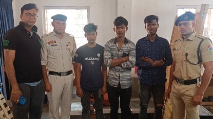 দিল্লিগামী ট্রেনে চেপে উত্তরে পালানোর ছক বানচাল, ত্রিপুরা থেকে গ্রেফতার রোহিঙ্গা দিল্লিগামী ট্রেনে চেপে উত্তরে পালানোর ছক বানচাল, ত্রিপুরা থেকে গ্রেফতার রোহিঙ্গা