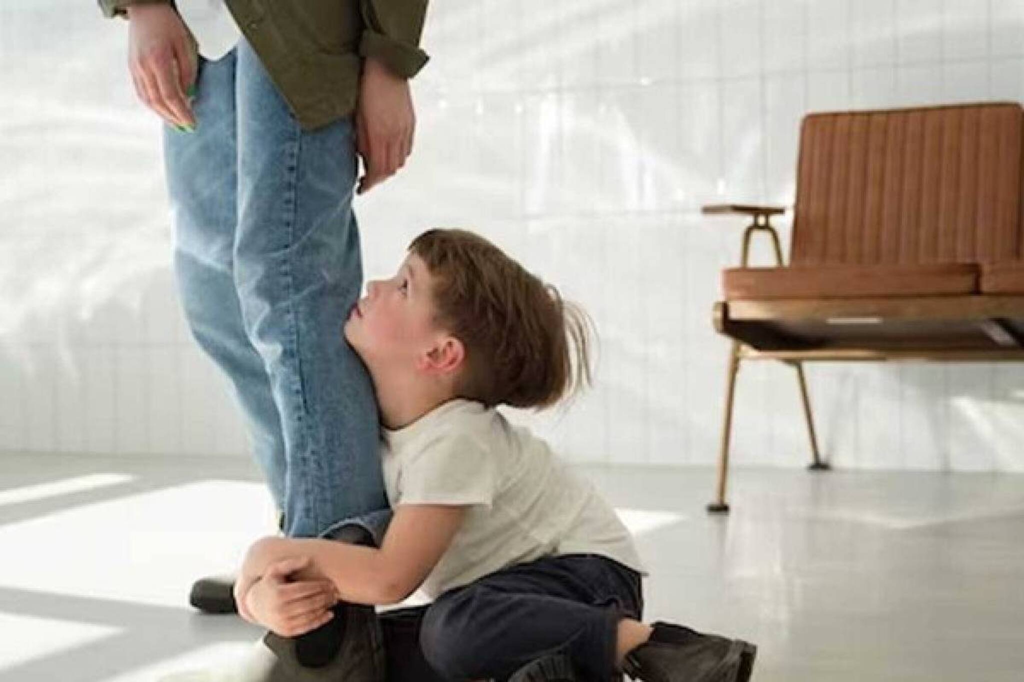 অজান্তেই সন্তানকে ধ্বংসের মুখে ঠেলছেন! বাচ্চার জীবন নষ্ট ২ কাজেই, তবে সমাধান কী