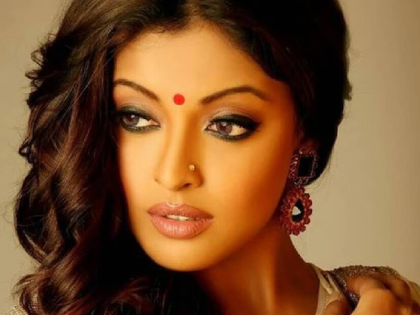 তার পরেই বলিউড থেকে নিজেকে সরিয়ে নেন তনুশ্রী। ২০১০-এর পর আর কোনও ছবিতে অভিনয় করতে দেখা যায়নি তাঁকে।