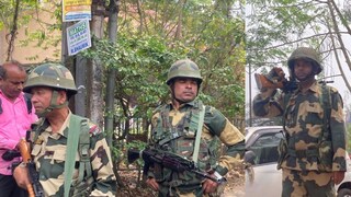 জেলার পর এবার কলকাতা! লোকসভা ভোটের দিন ঘোষণার আগেই শহরে রুট মার্চ কেন্দ্রীয় বাহিনীর জেলার পর এবার কলকাতা! লোকসভা ভোটের দিন ঘোষণার আগেই শহরে রুট মার্চ কেন্দ্রীয় বাহিনীর