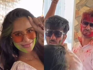 হোলির পার্টিতে পুনম পাণ্ডে