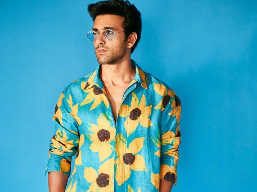 জনপ্রিয় মেগা ‘কিউকি সাঁস ভি কভি বহু থি’তে অভিনয়ের মধ্যে দিয়ে বিনোদন দুনিয়ায় পা রাখেন পুলকিত। তারপর জড়িয়েছেন একাধিক সম্পর্কে। সলমন খানের বোন শ্বেতাকে ২০১৪ সালে বিয়েও করেন পুলকিত। কিন্তু মাত্র একবছরের মাথায় ভেঙেছে সংসার।
