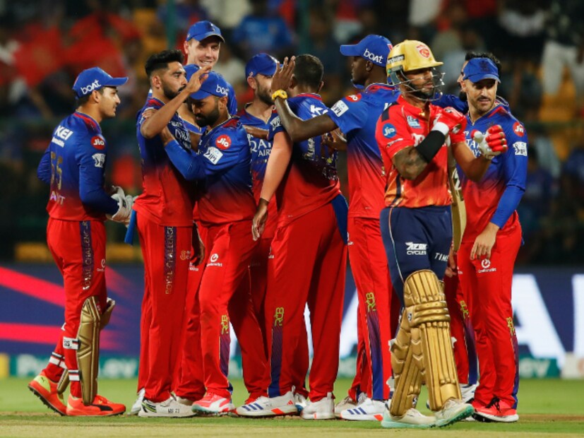 আরসিবির সম্ভাব্য একাদশ: ফাফ ডুপ্লেসিস (অধিনায়ক), বিরাট কোহলি, রজত পাতিদার,ক্যামেরন গ্রিন, গ্লেন ম্য়াক্সওয়েল, অনুজ রাওয়াত, দীনেশ কার্তিক (উইকেটকিপার), মহমম্মদ সিরাজ, যশ দয়াল, মায়াঙ্ক আগরওয়াল, আলজারি জোসেফ।