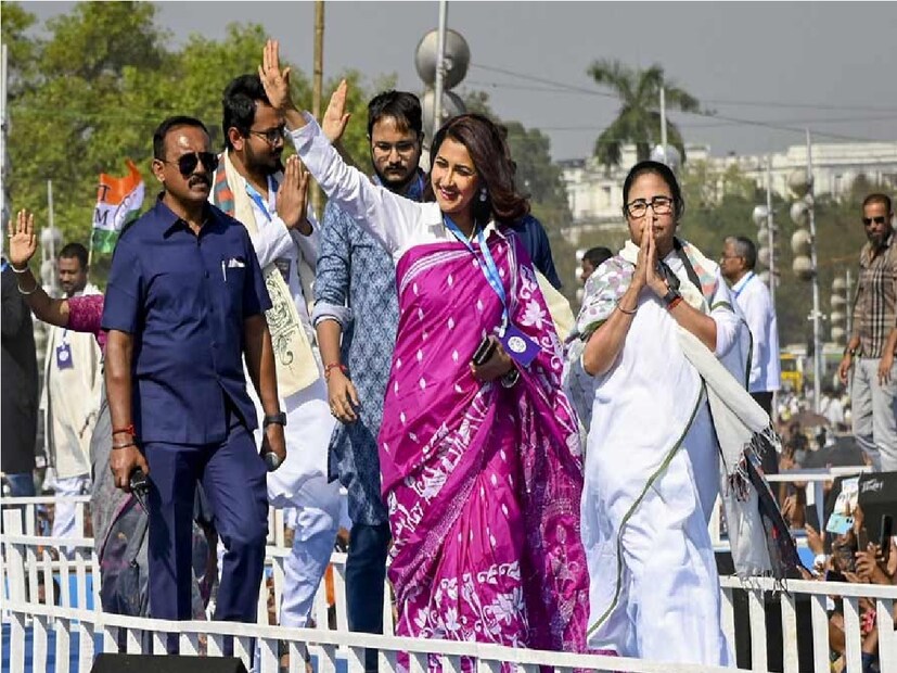 এবার হুগলি লোকসভা আসন থেকে প্রতিদ্বন্দ্বিতা করছেন রচনা। অভিনেত্রীর রাজনৈতিক জীবন নিয়ে জোর চর্চা সমাজমাধ্যমে।।