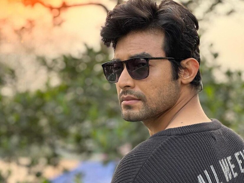 রণজয় বলেন, &quot; সহজে আমি হাল ছেড়ে দেওয়ার পাত্র নই। কিন্তু কাল আমি আর পারছিলাম না, শ্যুটিং করতে করতেই বসে পড়ি। তারপর নির্মাতারাই সব ব্যবস্থা করে আমাকে বাড়ি পাঠান। বাড়ি গিয়ে অজ্ঞান হয়ে পড়ে যাই, এবং আমাকে হাসপাতালে ভর্তি করানো হয়। সেখানে আমাকে স্যালাইন দেওয়া হয়, পাশাপাশি ওষুধও চলে।&quot;