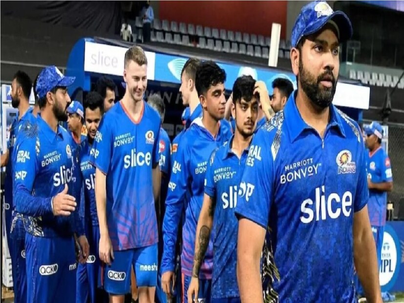 তবে যাকে নিয়ে এত জল্পনা, যাকে নিয়ে এত আলোচনা সেই রোহিত শর্মা এখনও পরের বছর মুম্বই ছাড়া বা অন্য কোনও দলে যোগ দেওয়ার বিষয়ে কোনও মুখ খোলেননি।