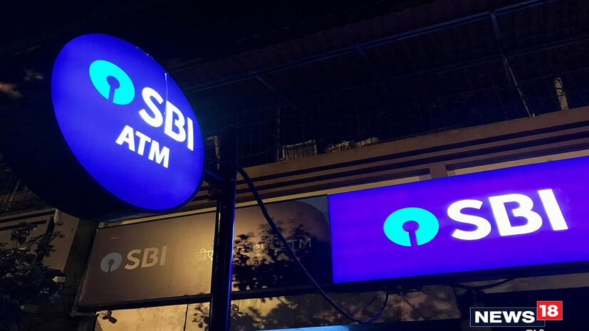 SBI অ্যাকাউন্ট হোল্ডারদের জন্য একটি দারুন সুখবর। কারণ FD-এর সমান সুদ এখন থেকে পাওয়া যাবে সেভিংস অ্যাকাউন্টে। অর্থাৎ যাঁদের স্টেট ব্যাঙ্ক অফ ইন্ডিয়ায় সেভিংস অ্যাকাউন্ট আছে, তাঁরাই পেতে পারেন এই সুবিধা।