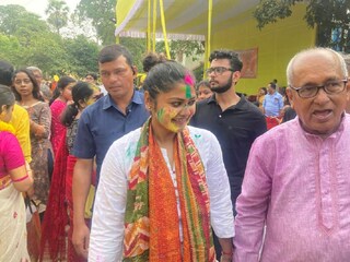 গল্ফ গ্রিনে বসন্ত উৎসবে মাতলেন সায়নী ঘোষ