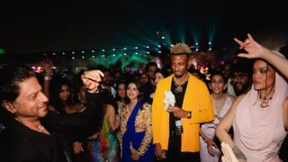 শাহরুখ খানের সঙ্গে নাচছেন রিহানা