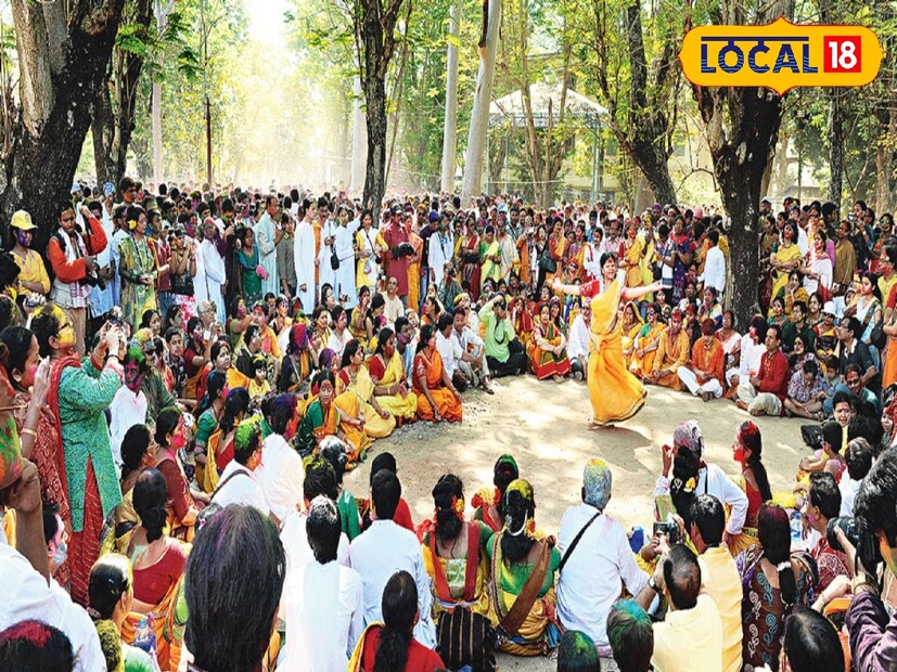 *বসন্ত উৎসব মানেই কবিগুরুর লাল মাটির শহর শান্তিনিকেতন। তবে এ বারও অনিশ্চয়তায় শান্তিনিকেতনের ঐতিহ্যবাহী বসন্তোৎসব। বিশ্বভারতীর ক্যাম্পাসের ভিতরেও শুধুমাত্র পড়ুয়া, কর্মী ও অধ্যাপকদের মধ্যে সীমিত পরিসরে বসন্ত বন্দনার আয়োজন হবে কিনা স্পষ্ট করেনি কর্তৃপক্ষ। প্রতিবেদনঃ সৌভিক রায়। ফাইল ছবি। 