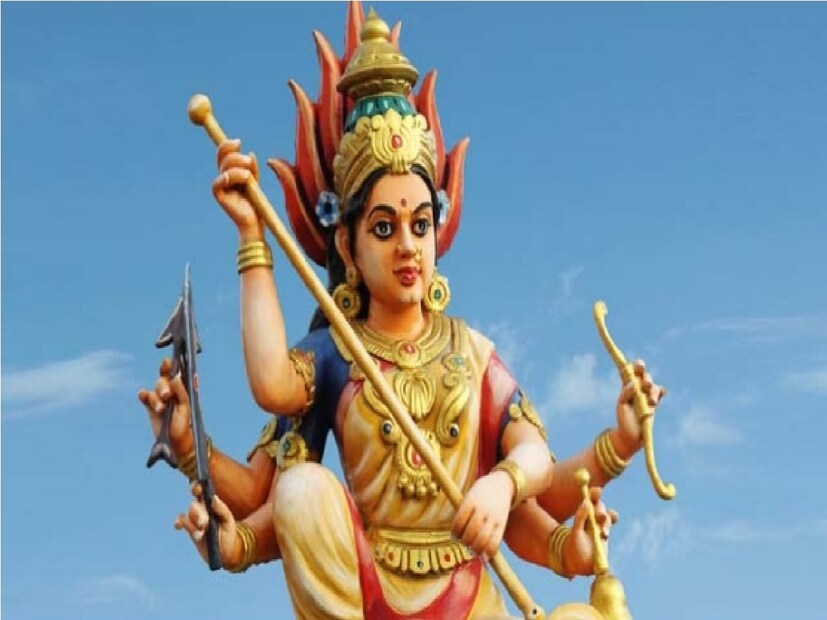 শীতলা অষ্টমীর দিনে শীতলা দেবীকে এক ঘটি জলের কিছুটা অর্পণ করার পর, বাকিটা ঘরের চারপাশে ছিটিয়ে দিলে মেলে শান্তি।