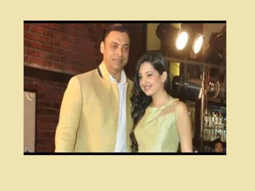 পাকিস্তানের আরেক বোলিং তারকা শোয়েব আখতার৷ তিনি ৩৯ বছর বয়সে বিয়ে করেন৷ তাঁর স্ত্রীয়ের নাম রুবাব খান৷
