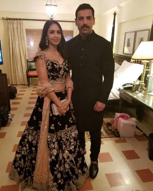 আপাতত দু’জনেই নিজ নিজ জীবনে থিতু হয়েছেন৷ পেয়েছেন মনের মানুষ, সংসারও পেতেছেন৷ 