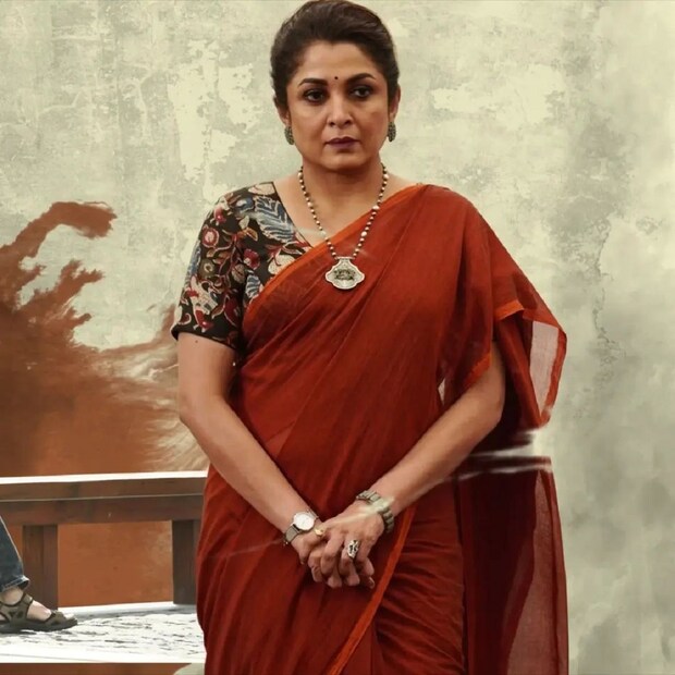 দক্ষিণের জনপ্রিয় অভিনেত্রী রাম্যা কৃষ্ণন৷ দক্ষিণের সুপারস্টার নায়িকা ৪ দশকের বেশি কাজ করছেন৷ নিজের কেরিয়ারে প্রায় ২৬০টি ছবি করে ফেলেছেন তিনি৷ 