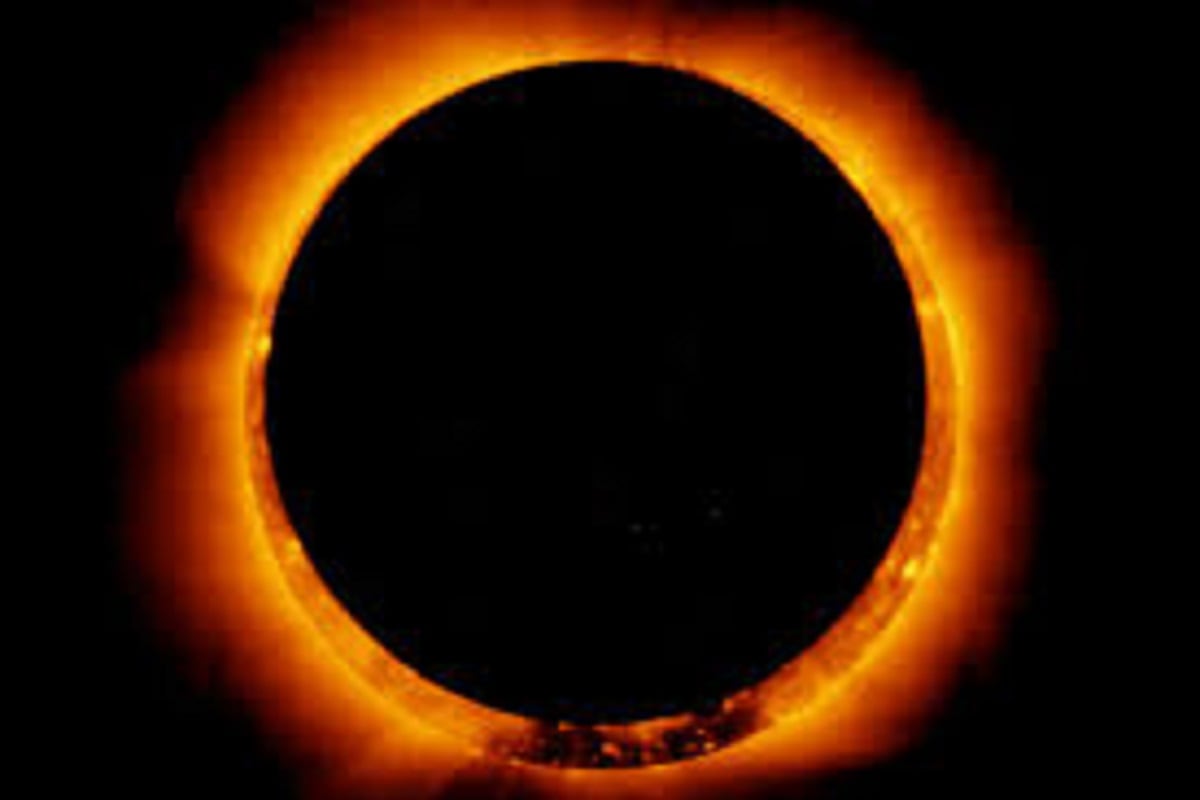 Total Solar Eclipse 2024: দীর্ঘতম সূর্যগ্রহণ ঘটতে চলেছে আগামী ৮ তারিখ। গত ৫০ বছরের মধ্যে এটিই হবে দীর্ঘতম সূর্যগ্রহণ। জ্যোতির্বিজ্ঞানীদের মতে, এরপর এমন দীর্ঘ সূর্যগ্রহণ ঘটবে ২১৫০ সালে।