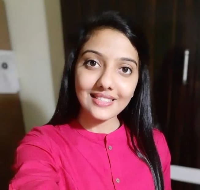 ইউপিএসসি পরীক্ষায় সৃষ্টি দেশমুখ পেয়েছেন মোট ১০৬৮ নম্বর। প্রতিটা বিষয়েই গড়ে ৯০ শতাংশ। এসে পেপারে পেয়েছেন ১১৩ নম্বর। ঐচ্ছিক ১ (সোসিওলজিতে) ১৬২ নম্বর। প্রথম চেষ্টাতেই দেশের সবচেয়ে কঠিন পরীক্ষা ইউপিএসসি পাশ করতে পারা কম কথা নয়। সৃষ্টি সেটাও করে দেখিয়েছেন। শুধু অ্যাকাডেমিক দক্ষতা নয়, বিষয় চয়নে তাঁর সিদ্ধান্তের প্রশংসাও করছেন বিশেষজ্ঞরা। 