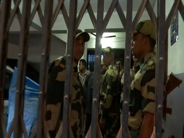 আয়কর দফতরের তল্লাশি 