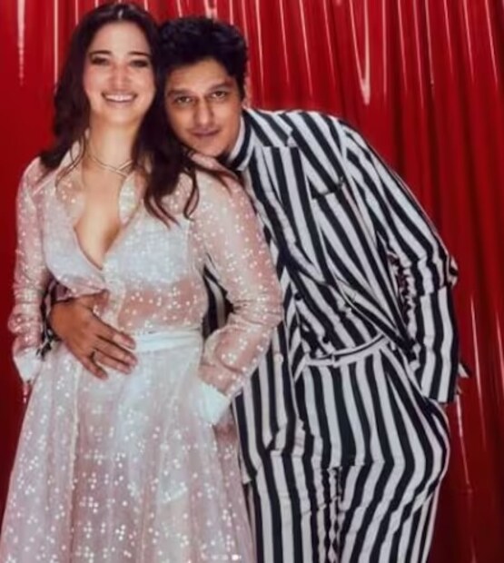 তবে পেশাগত জীবনের চেয়ে ব্যক্তিগত জীবনের জন্য লাইমলাইটে রয়েছেন অভিনেত্রী৷ অভিনেতা বিজয় ভার্মার সঙ্গে তাঁর সম্পর্কের কথা সকলেরই জানা৷ দু'জনের কেমিস্ট্রি, বন্ডিং সকলের নজরে৷ 