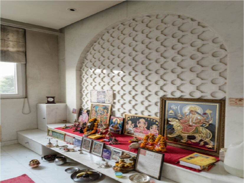 10.সিঁড়ির নিচেও মন্দির তৈরি করা উচিত নয়।11. মন্দিরের প্রবেশদ্বার সর্বদা বাড়ির প্রধান প্রবেশদ্বার থেকে ছোট হওয়া উচিত। এই সমস্ত নিয়ম মেনে মন্দির তৈরি করলে তবেই বাড়িতে সুখ সমৃদ্ধি ফিরে আসবে। দূর হবে নেগেটিভ শক্তি। Input- Piya Gupta
