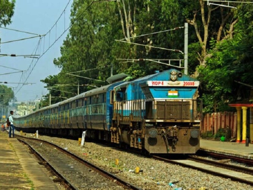 ট্রেন নম্বর ০৫৬৯৮ (আগরতলা-গোরখপুর) ২৪ মার্চ, ২০২৪ ৬টা বেজে ২০ মিনিটে আগরতলা থেকে রওনা দিয়ে পরের দিন বিকেল ৫টা ৩০ মিনিটে গোরক্ষপুর পৌঁছবে। ট্রেন নম্বর ০৫৬৯৭ (গোরখপুর-আগরতলা) ২৫ মার্চ সোমবার রাত ১১টা ৫৫ মিনিটে গোরক্ষপুর থেকে রওনা দিয়ে বুধবার সন্ধ্যায় ৬ টা বেজে ৪০ মিনিটে আগরতলায় পৌঁছবে। (ছবি- প্রতীকী ছবি)