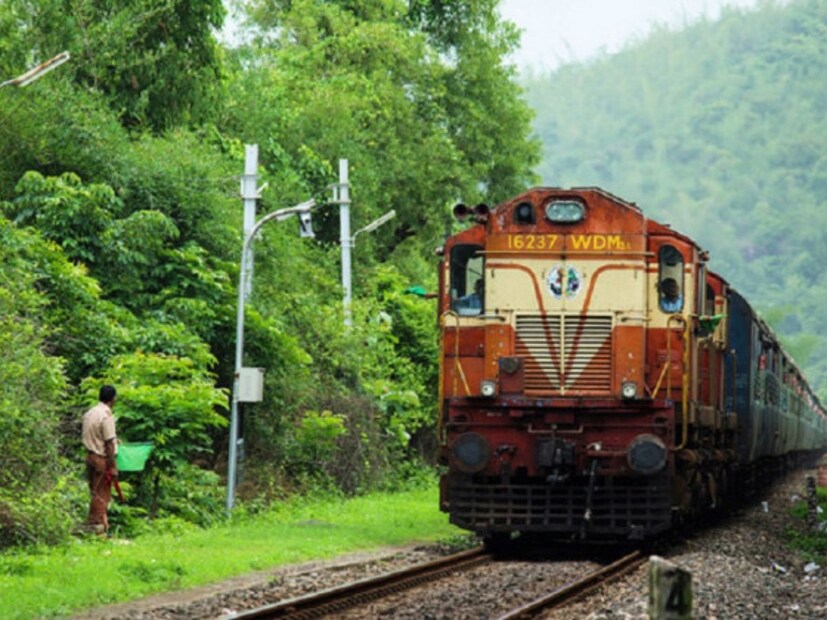 এছাড়াও, রেল যাত্রীদের সুবিধা প্রদানের লক্ষ্যে সাঁইথিয়া স্টেশনে ট্রেন নং. ১২৩৪৫ ও ১২৩৪৬ (হাওড়া-গুয়াহাটি-হাওড়া) সরাইঘাট এক্সপ্রেসের ২ মিনিটের অতিরিক্ত স্টপেজ দেওয়া হবে। পাশাপাশি, স্টেশনে ট্রেন নম্বর ১৫৯০৩ ও ১৫৯০৪ (ডিব্রুগড়-চণ্ডীগড়-ডিব্রুগড়) এক্সপ্রেসের জন্যও তিন মিনিটের অতিরিক্ত স্টপেজ দেওয়া হবে। (ছবি- প্রতীকী ছবি)
