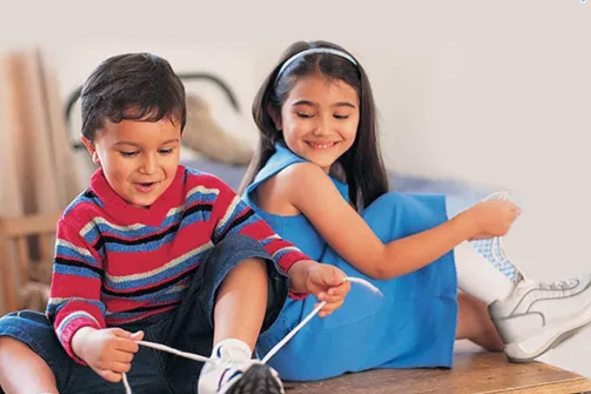 বাচ্চারা কেন উল্টো জুতো পরে? কারণ শুনলে হেসে উঠবেন! তবে নেপথ্যে আছে বিজ্ঞান