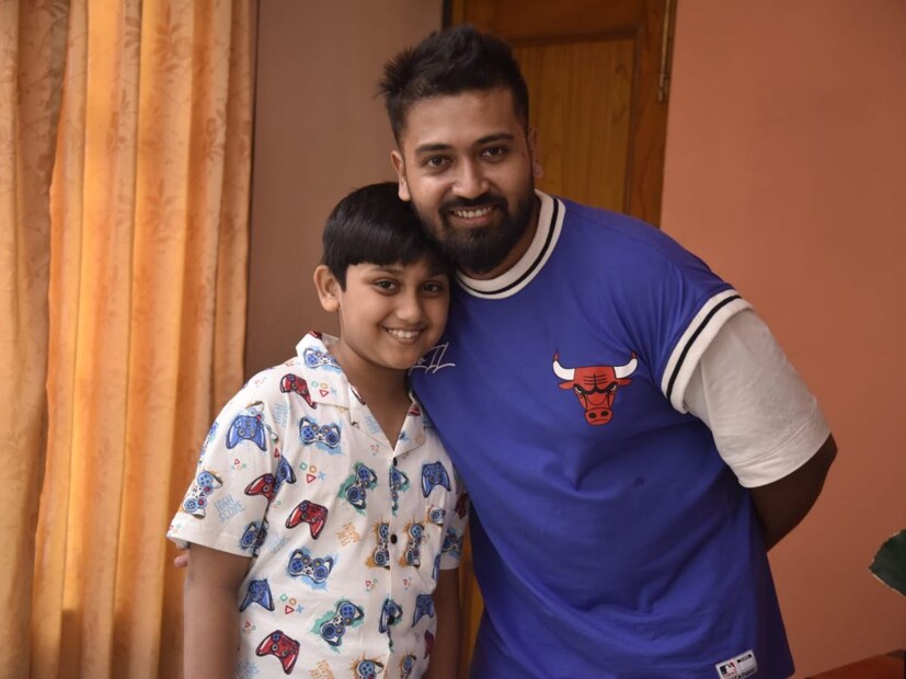 এক শিশু বাস্তবের বাবা-মাকে নিজের কাছে পায় না, তাই সে আশ্রয় হিসেবে বেছে নেয় এক কাল্পনিক বন্ধুকে।