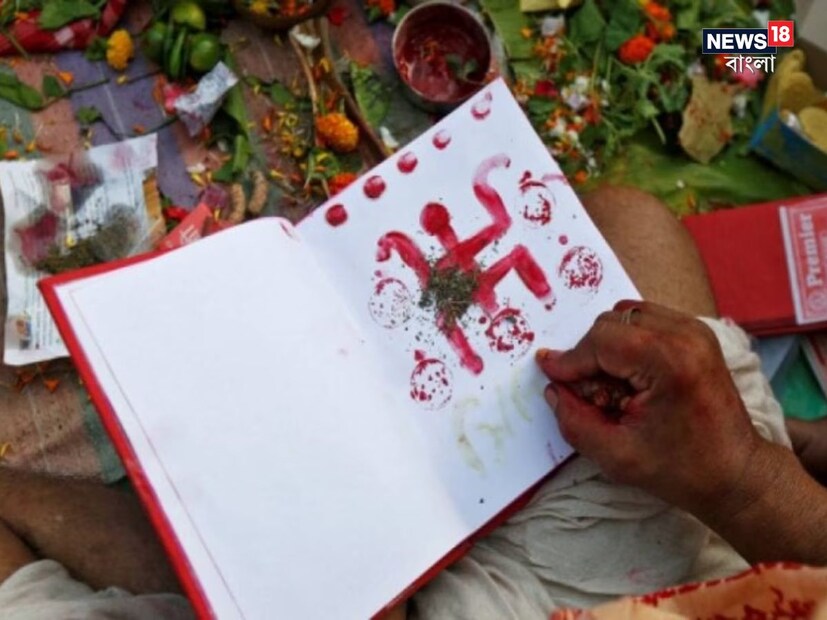 কিন্তু এর সঙ্গে ইতিহাস ঠিক কিভাবে জড়িয়ে? পুরনো কলকাতায় ইংরেজি নববর্ষের উৎসব উপলক্ষে বেশ ঘটা হত। কবি ইশ্বচন্দ্র গুপ্ত ইংরেজি নববর্ষ উপলক্ষে লিখছেন, “খৃস্ট মতে নববর্ষ অতি মনোহর। প্রেমাননন্দে পরিপূর্ণ যত শ্বেত নর।/ চারু পরিচ্ছদযুক্ত রম্য কলেবর। নানা দ্রব্যে সুশোভিত অট্টালিকা ঘর।” তবে সে সময় বাংলা নববর্ষকে নিয়ে এই প্রেমের উৎসব বা আনন্দ কিন্তু দেখা যাত না। বাঙালিরা খুবই সাদা মাটা ভাবে কয়েকটি পুজো করত।