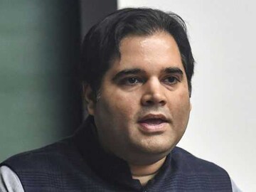 
‘সাংসদ না হলে...’ বিজেপির টিকিট না পেয়ে পিলিভিটবাসীকে চিঠি বরুণের! কী লিখলেন বিদায়ী সাংসদ