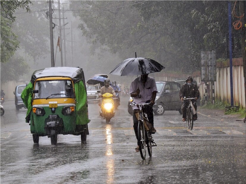 দফায় দফায় শনিবার থেকে আবহাওয়ার পরিবর্তন যা চরমে পৌঁছবে রবিবার ও সোমবার। রবিবার থেকে বৃষ্টি চলতে পারে মঙ্গল বুধবার পর্যন্ত। তারপরে শুষ্ক হওয়ার সম্ভাবনা বাংলার আবহাওয়ার।