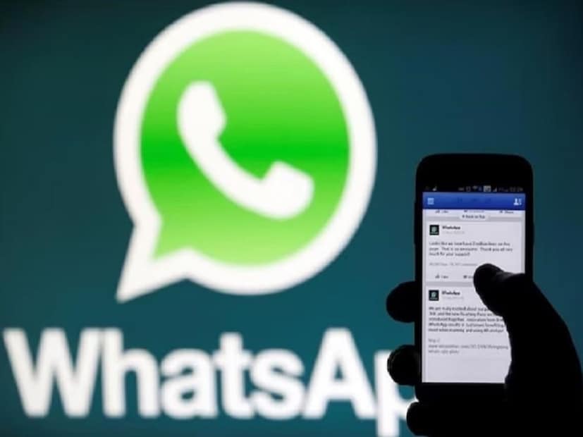 WhatsApp-এর গ্রিন থিম নিয়ে ব্যবহারকারীদের বিভ্রান্তি: অ্যাপে লগ-ইন করার পরেই একাধিক ব্যবহারকারী নতুন গ্রিন থিম দেখে অবাক হয়েছেন। এমনকী পরিবর্তিত এই কালার স্কিম দেখে অসন্তোষও প্রকাশ করেছেন কেউ কেউ। বিভিন্ন প্ল্যাটফর্মে এই সংক্রান্ত বিষয়ে অভিযোগ জমা পড়ছে। এক ব্যবহারকারী বলেন, “আরে WhatsApp-কে কে বলেছিল এই সবুজের আইডিয়াটা ভাল??”