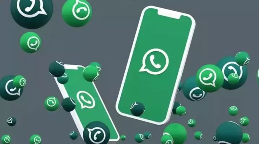 WhatsApp সবুজ কেন হল?WhatsApp-এর ভিস্যুয়াল অভিজ্ঞতাকে পুনর্গঠনের লক্ষ্যেই মূলত এই সবুজ থিম। যা আপডেট করলেই চলে আসছে। WhatsApp-এর পেরেন্ট কোম্পানি মেটা এই পরিবর্তনের জন্য উদ্যোগী হয়েছে। এতে ব্যবহারকারীরা আধুনিক এবং আরও অ্যাক্সেসযোগ্য ইন্টারফেস পেয়ে যাবেন। এই আপডেট ধীরে ধীরে ব্যবহারকারীদের মধ্যে বিতরণ করা হবে। সেই সঙ্গে এটাও মনে রাখা জরুরি যে, কোনও অপ্ট-আউট বিকল্প পাওয়া যাচ্ছে না। ব্যবহারকারীরা পুরনো নীল রং পছন্দ করুন কিংবা না করুন, তাঁদের খুব শীঘ্রই সবুজ থিমের ইন্টারফেসই ব্যবহার করতে হবে।