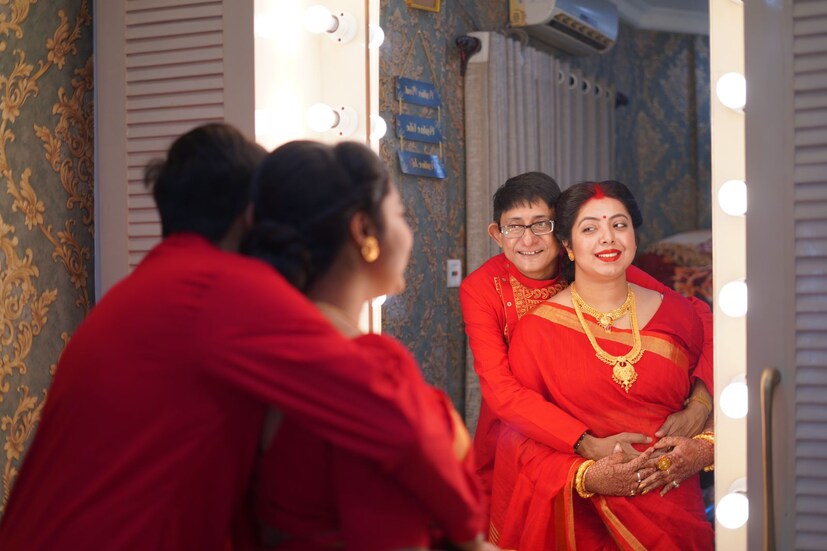 কাঞ্চনের বাহুতে শ্রীময়ী আলিঙ্গনাবদ্ধ-এই মিরর ইমেজও বেশ চর্চিত নেটিজেনদের মধ্যে।