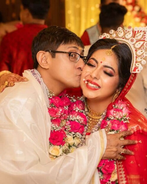 জানুয়ারিতে দ্বিতীয় স্ত্রী পিঙ্কির সঙ্গে বিচ্ছেদ প্রক্রিয়া সম্পন্ন হয় অভিনেতা তথা বিধায়ক কাঞ্চনের। তার পর শ্রীময়ী চট্টরাজের সঙ্গে আইনি বিয়ে সারেন ১৪ ফেব্রুয়ারি। এরপর ২ মার্চ সামাজিক বিবাহ।