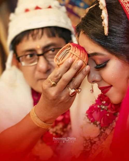 সোশ্যাল মিডিয়ায় নিজের নামের সঙ্গে কাঞ্চনের পদবি জুড়েছেন শ্রীময়ী। তিনি এখন শ্রীময়ী চট্টরাজ মল্লিক।