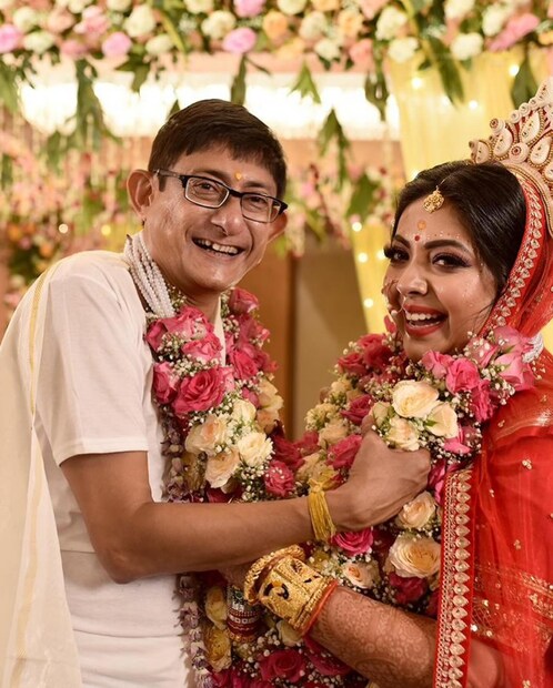 কাঞ্চন শ্রীময়ীর বয়সের পার্থক্য নিয়ে ইতিমধ্যেই শুরু হয়েছে ট্রোলিং। কিন্তু সে সব উড়িয়ে নবজীবনে পা রাখতে বদ্ধপরিকর নবদম্পতি। ( ছবি সৌজন্য: Birdlens Creation)