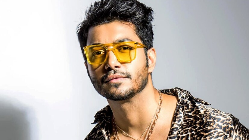 আপাতত টলি-টাউনের এই নতুন জুটি নিয়ে এখন চলছে জোর আলোচনা।