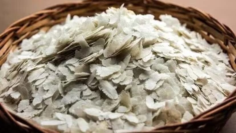 রোজের খাদ্যতালিকার সঙ্গে জড়িয়ে আছে চিঁড়ে। চিঁড়ের বিভিন্ন পদ যেমন উপকারী তেমনই লোভনীয়ও বটে। 