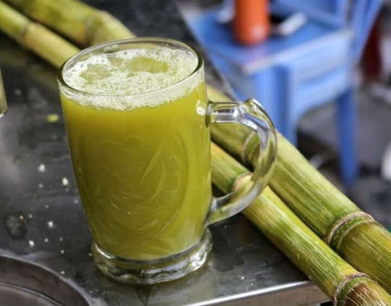 ডায়েটিশিয়ান আমি তুরাখিয়ার মতে টাইপ টু ডায়াবেটিসে খুব অল্প আখের রস খাওয়া যাবে৷ তবে হাইপোগ্লাইসেমিয়া বা শর্করার পরিমাণ কমে যাওয়ার প্রবণতা থাকলে তখন আখের রস খাওয়াই যায়৷