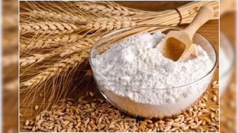 ময়দা, চিনিগুঁড়ো শুকনো অবস্থায় ব্লেন্ডারে দেবেন না। সব সময় জল দিয়ে তার পর যে কোনও গুঁড়ো দিন ব্লেন্ডারে। নয়তো বিকল হতে পারে যন্ত্র।