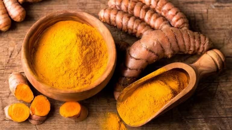 Turmeric Price: শেষ ১৫ দিনে হলুদ ৬০ থেকে ৮০ টাকা পর্যন্ত কেজিতে পাইকারি দরে বেড়েছে। আস্তে আস্তে হলুদ এমন জায়গায় পৌঁছাচ্ছে, যা সাধারণ মানুষের পক্ষে আয়ত্তের বাইরে চলে যাবে। 