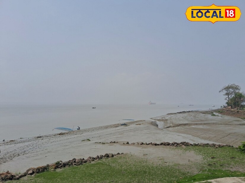 রঙের উৎসবে দূরে কোথাও যাওয়ার পরিকল্পনা না থাকলে, কাছেপিঠেই ঘুরে আসুন ডায়মন্ডহারবার কলেজ পাড়ে। এখানে হুগলি নদীর পাড়ে পাবেন নৈস্বর্গিক পরিবেশ।