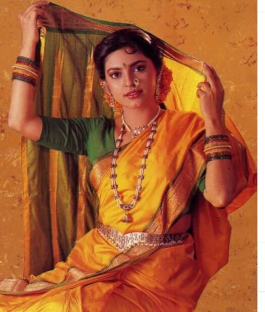 অভিনেত্রীর ব্যক্তিগত জীবন একাধিকবার শিরোনামে উঠে এসেছে৷ একাধিক তারকার মন ভেঙে কেরিয়ারের শীর্ষে আচমকাই বিয়ে করে নেন অভিনেত্রী জুহি চাওলা৷ নিজের বিয়ের কথা কাউকে না জানালেও মা হওয়ার সময়েই বিয়ের খবর প্রকাশ্যে চলে আসে নায়িকার।