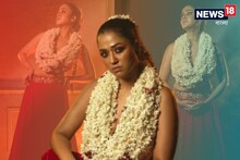 ঊর্ধ্বাঙ্গে নেই একটা সুতো... ফুলে ঢাকা শরীর! সোহিনীর নতুন ছবি দেখে কুপোকাত সবাই