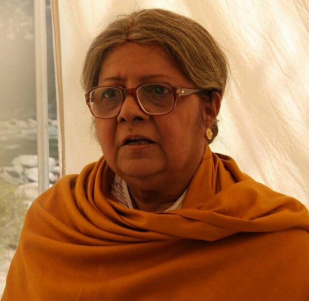 বাড়িতেই কড়া নজরদারিতে রয়েছেন তিনি। সুস্থ হলেই আবার কাজে ফিরবেন বলে জানিয়েছেন। তবু ভক্তদের উদ্বেগ কী আর কমে!