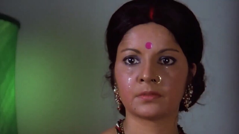 সম্প্রতি দেখা যাচ্ছে মা হতে চলেছে পর্ণা। তাকে নিয়েই মেতে রয়েছে দত্ত পরিবার। এই পরিস্থিতিতে ঠাম্মিকে বেশ মিস করছে সবাই।