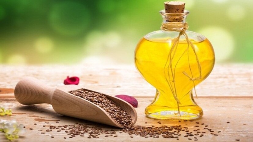 ফ্ল্যাক্সসিড অয়েলে প্রচুর পরিমাণে আলফা লিনোলেনিক অ্যাসিড আছে। এই ওমেগা থ্রি ফ্যাটি অ্যাসিড ইনসুলিন সেনসিটিভিটি উন্নত করে। বজায় রাখে হৃদযন্ত্রের সুস্বাস্থ্য। তাছাড়া ফ্ল্যাক্সসিডের উপাদান লিগন্যান্স কমায় হৃদরোগের ঝুঁকি।